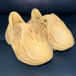 Yeezy Foam Runners 4k